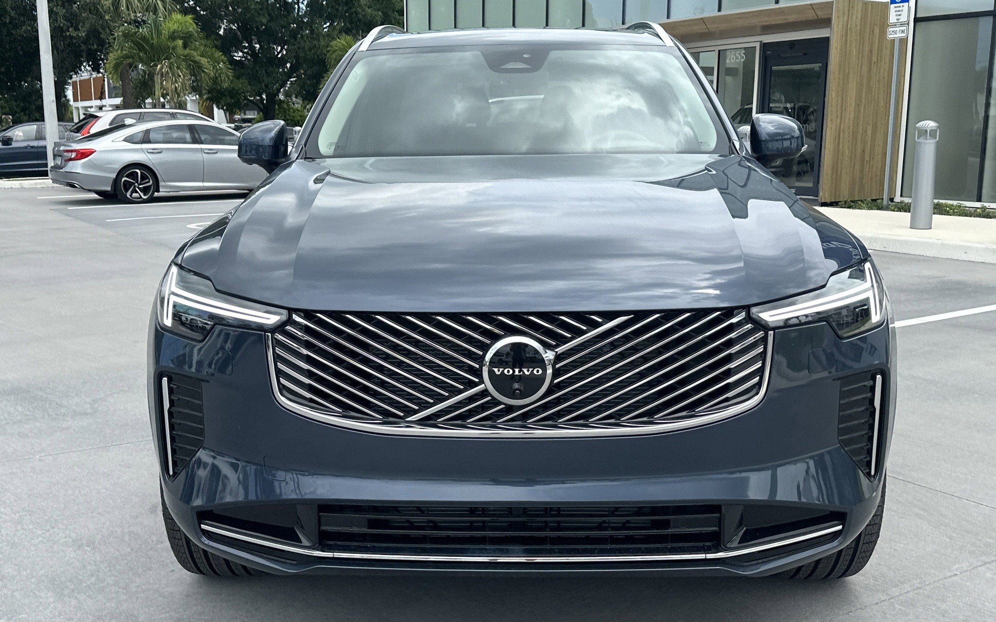 Nội thất sang trọng của mẫu Volvo XC90 Hybrid 2026 SUV hybrid cao cấp