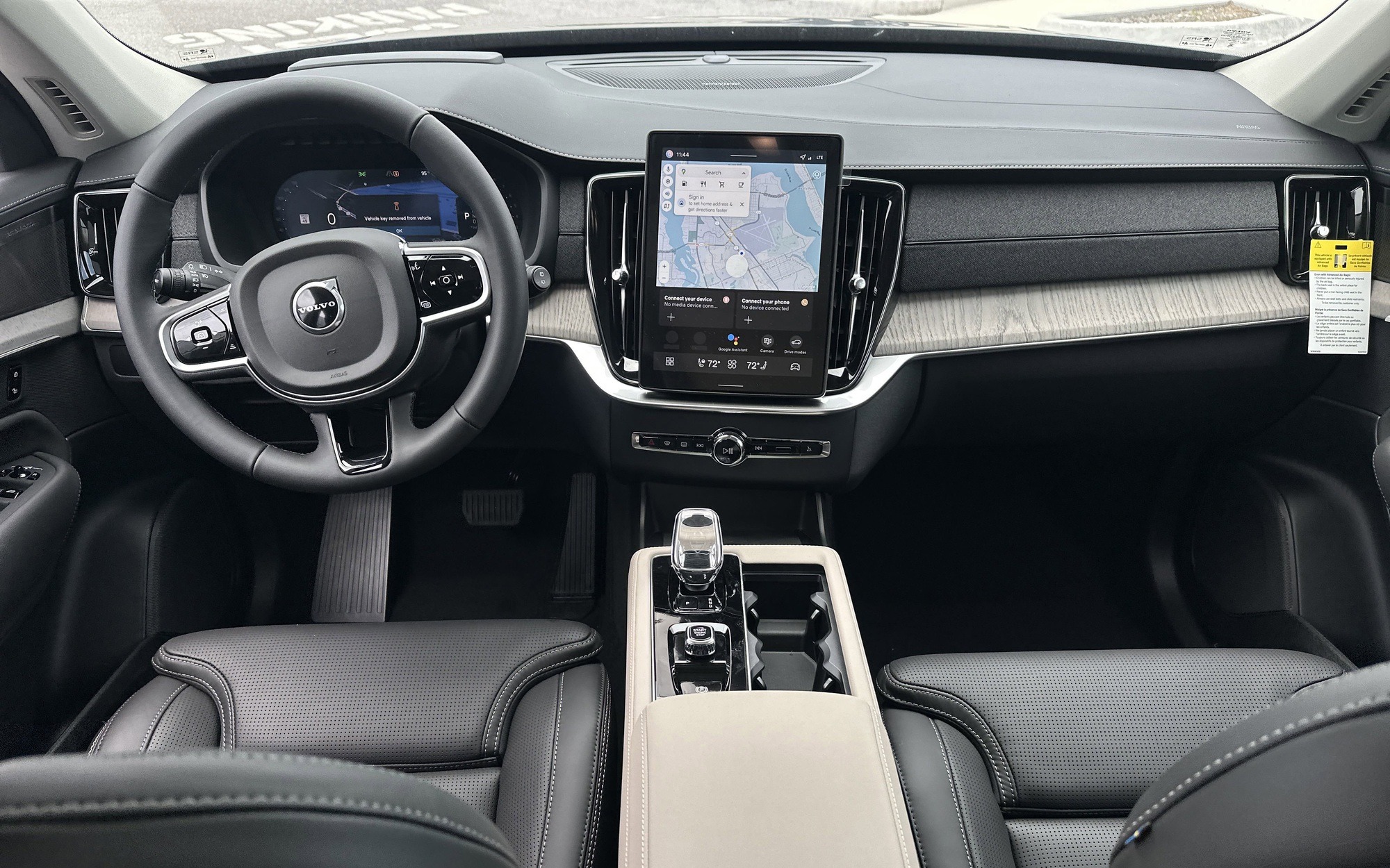 Cần số pha lê Thụy Điển trên Volvo XC90 Hybrid 2026 SUV hybrid cao cấp