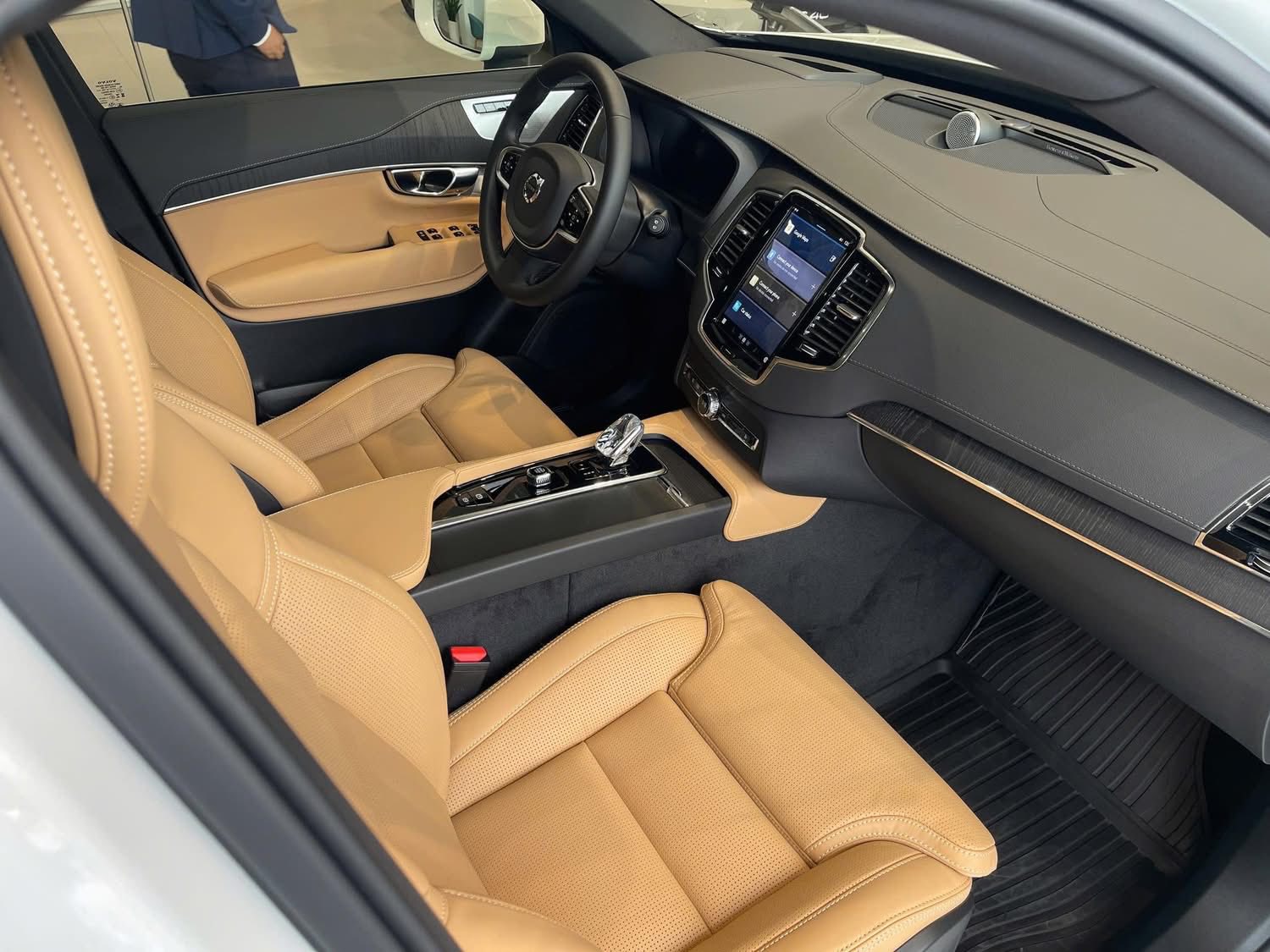 Hệ thống ghế ngồi êm ái trên Volvo XC90 Hybrid 2026 xe hybrid đáng mua