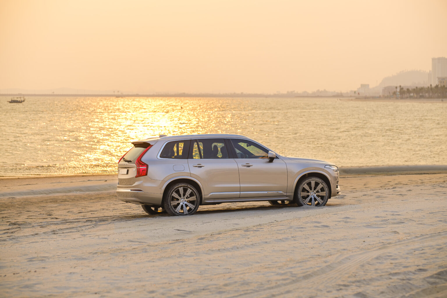 Hệ thống điện tử tối ưu trên Volvo XC90 Hybrid 2026 xe tiết kiệm nhiên liệu