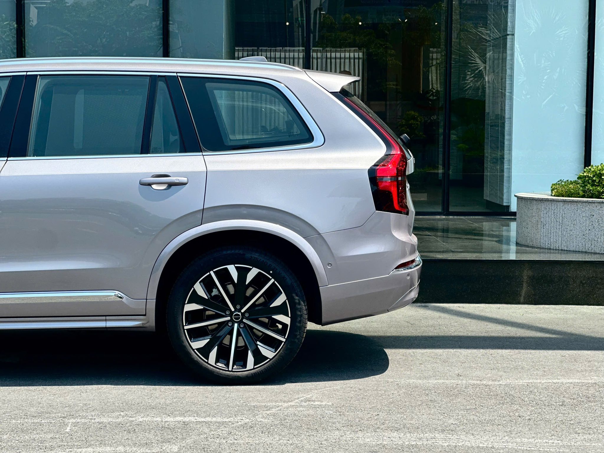 Dàn loa Bowers & Wilkins siêu đỉnh trên Volvo XC90 Hybrid 2026 xu hướng xe xanh