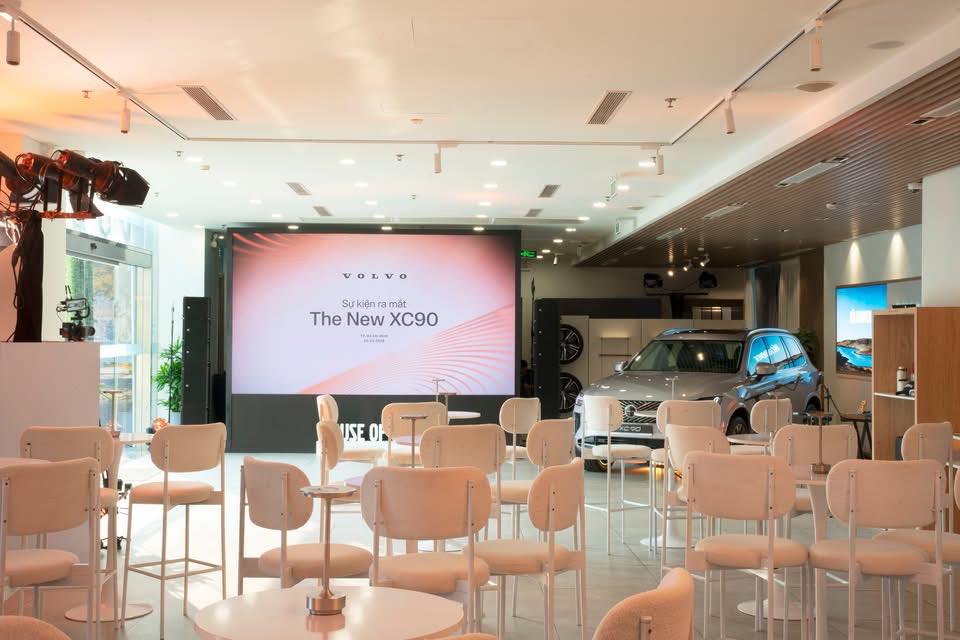 Cần số pha lê Thụy Điển trên Volvo XC90 Ultra 2026 bán tại Đồng Nai