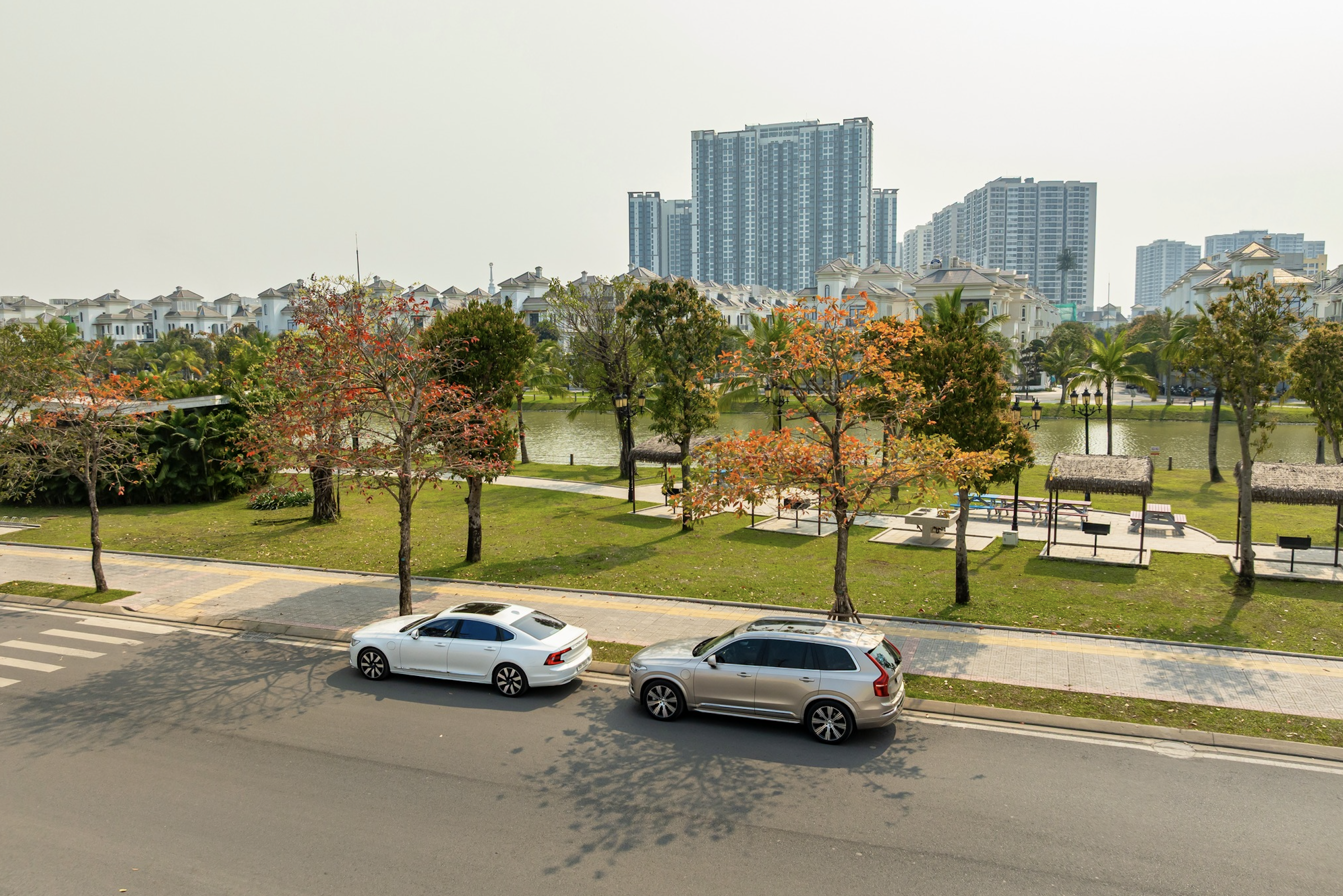 Các Dòng Xe Volvo Được Trang Bị Oncoming Mitigation By Braking - Hệ thống giảm va chạm trực diện với xe đi ngược chiều