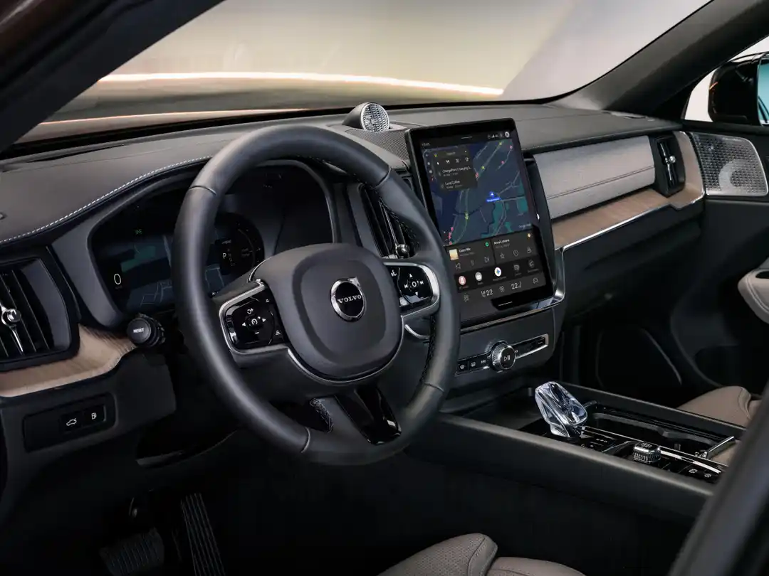 Nội thất Volvo XC60 với màn hình trung tâm Google