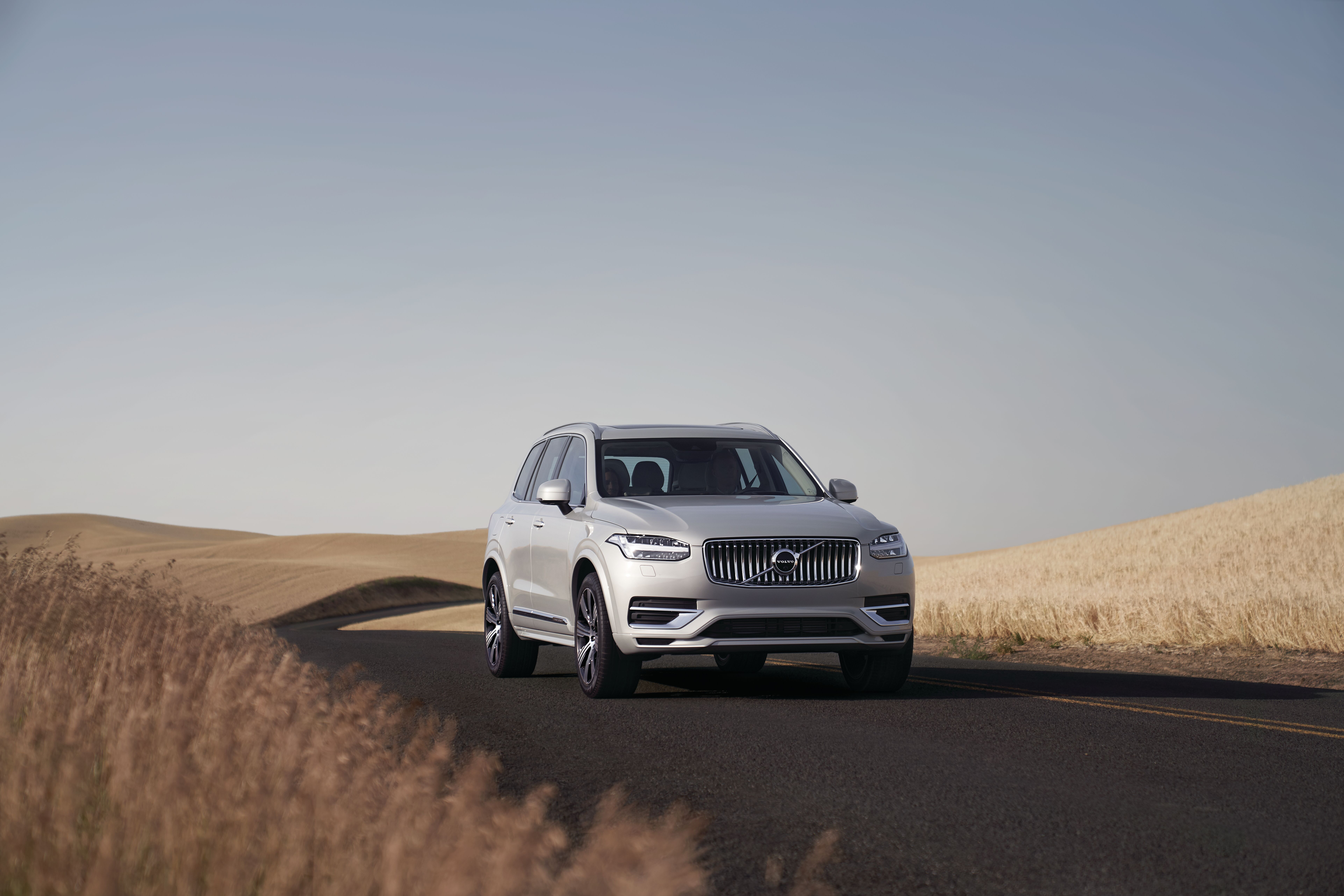 So sánh Volvo XC90 Plug-in Hybrid và Lexus RX350 Premium: Đâu là lựa chọn SUV hạng sang lý tưởng?