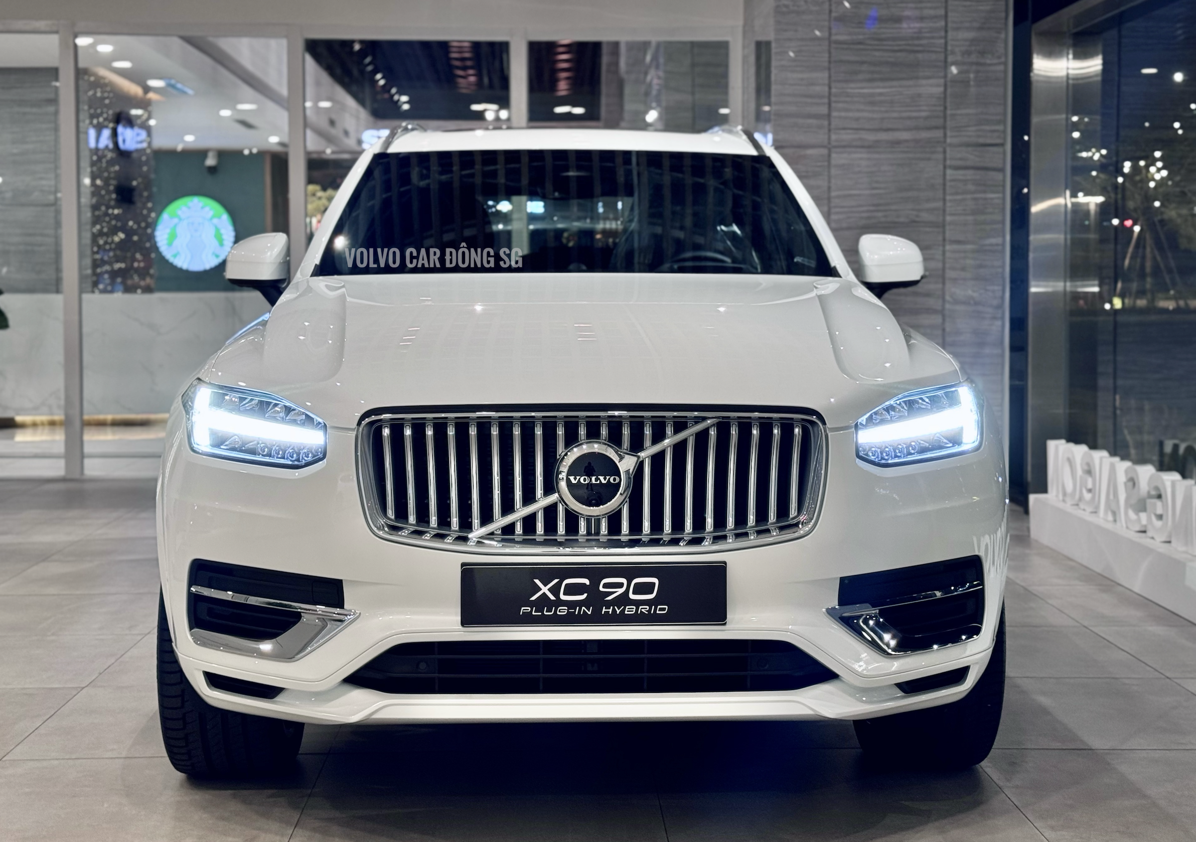 So Sánh Chi Tiết: Volvo XC90 Plug-in Hybrid Ultra và Lexus RX350 Premium