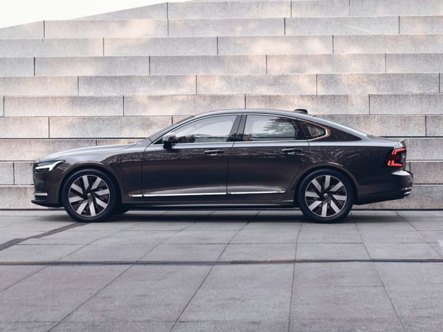 S90 Plug-in Hybrid Ultra hay Volvo S90 Ultra – Ai là người dùng phù hợp?