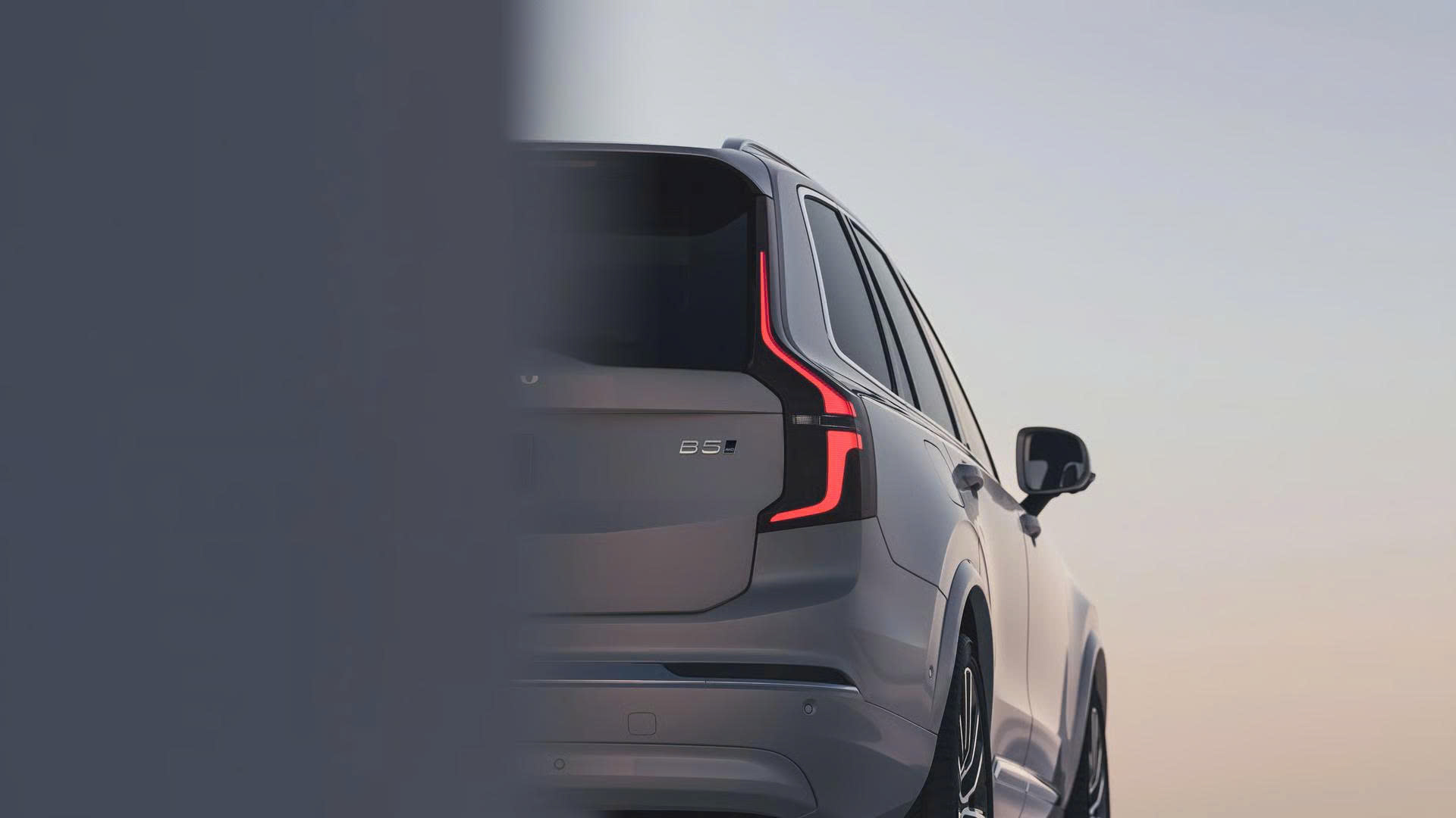 Volvo XC90 2026 giá lăn bánh tại TPHCM