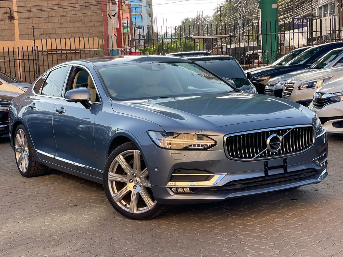 Volvo S90 vs V60 Cross Country: Nên chọn sedan hay wagon?
