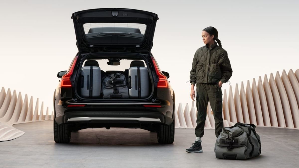 Volvo V60 Cross Country vs Audi A4 Allroad: Cuộc chiến wagon hạng sang