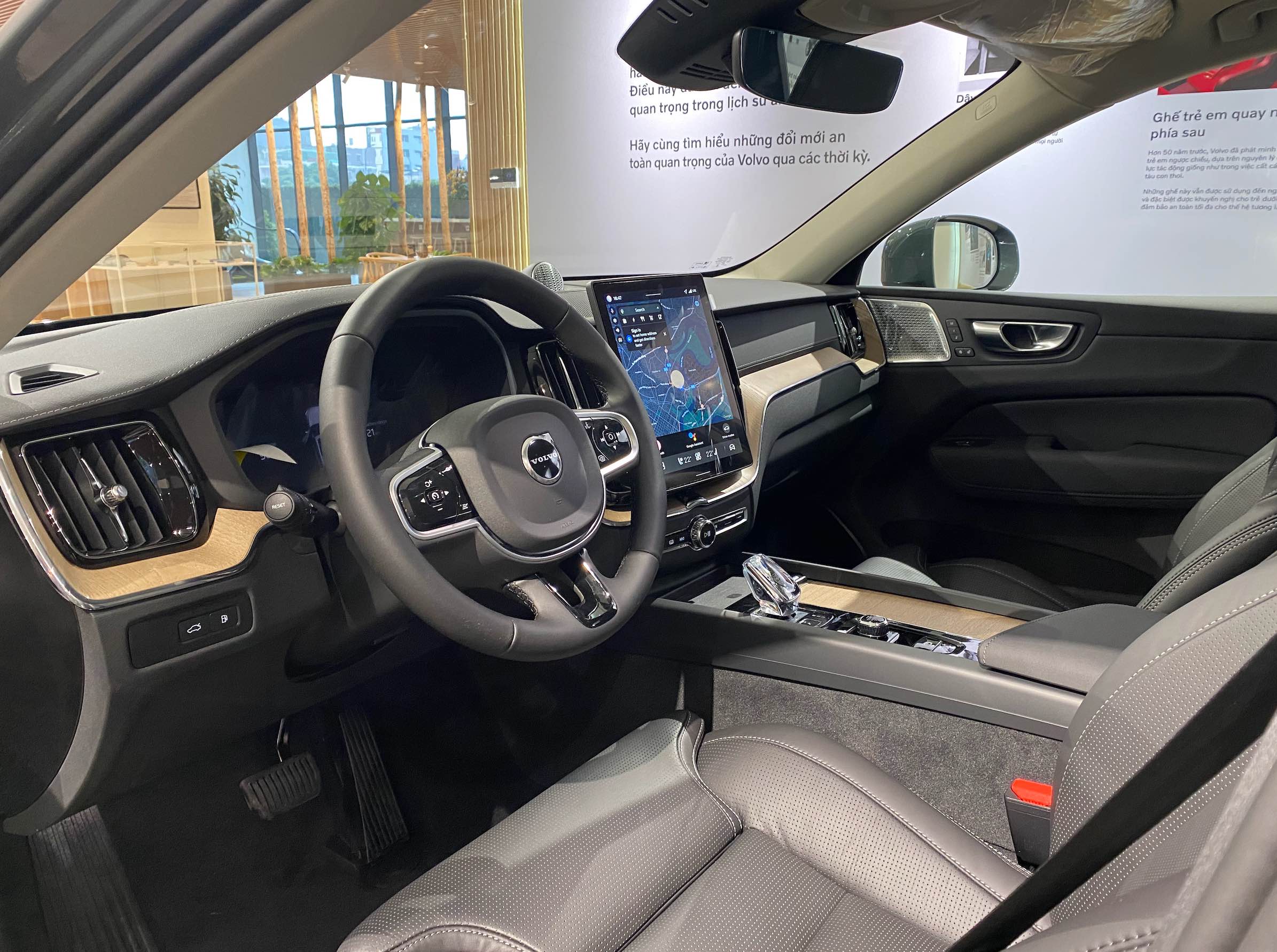 Nội thất Volvo XC60 Charcoal / Blond cao cấp – chất liệu tái tạo thân thiện môi trường