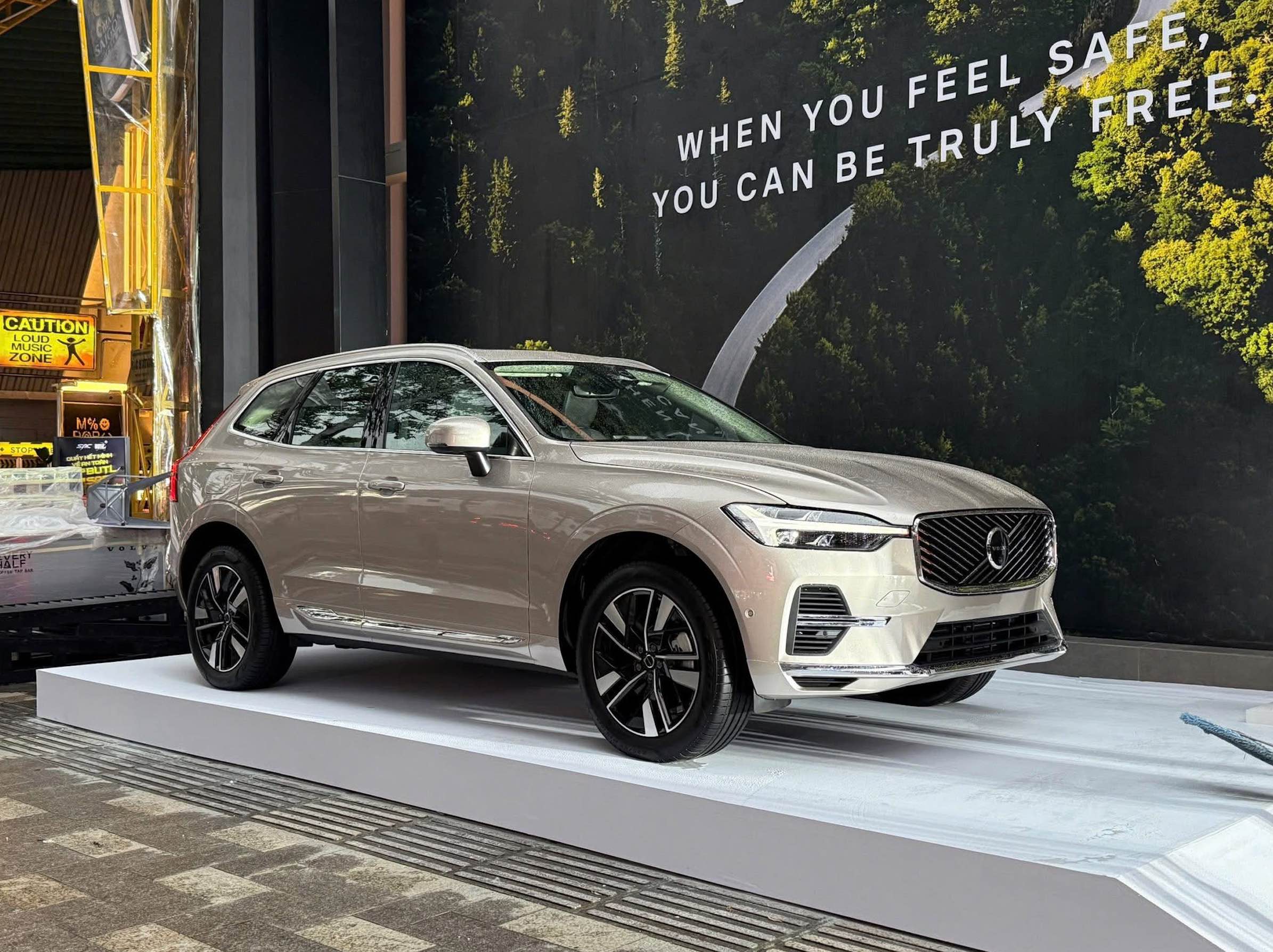 Volvo XC60 Plug-in Hybrid 2026 Ultra – Tiết kiệm, mạnh mẽ, chạy điện hoàn toàn
