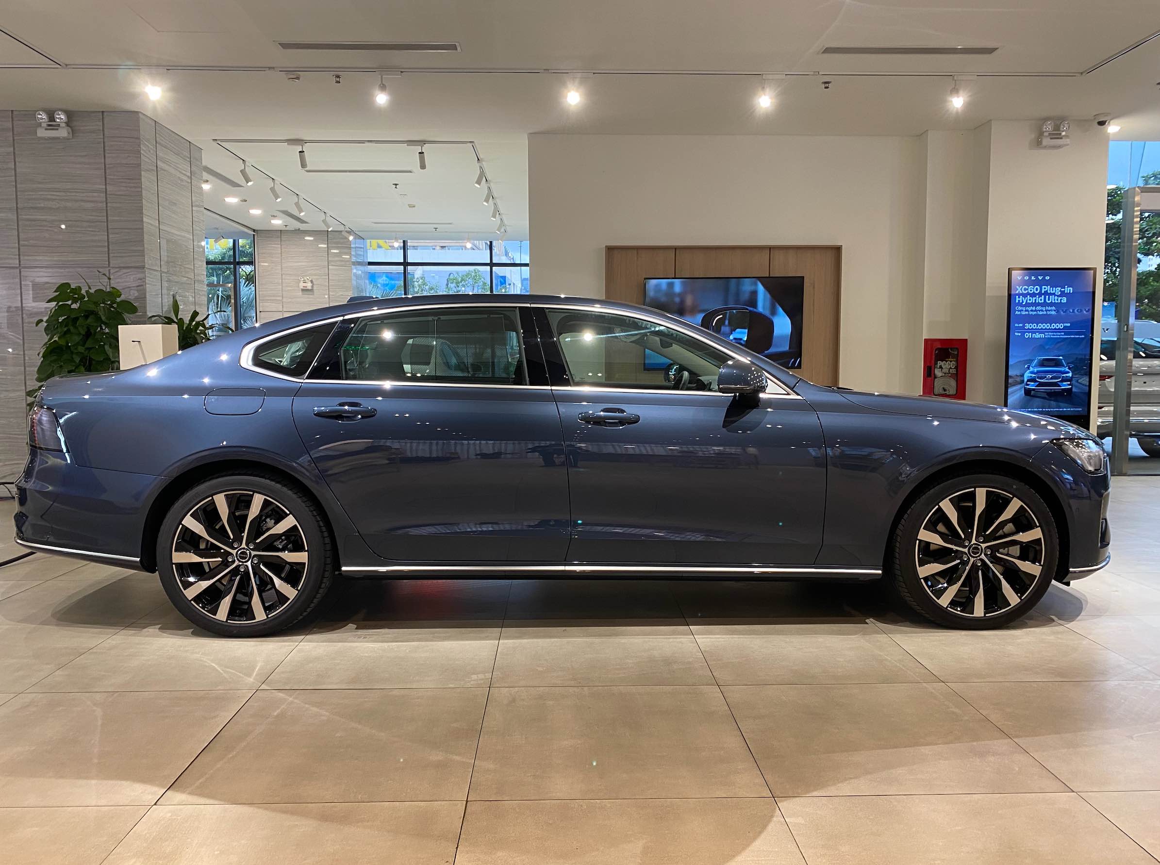 Thân xe Volvo S90 Plug-in Hybrid 2026 dài – chuẩn sedan thương gia