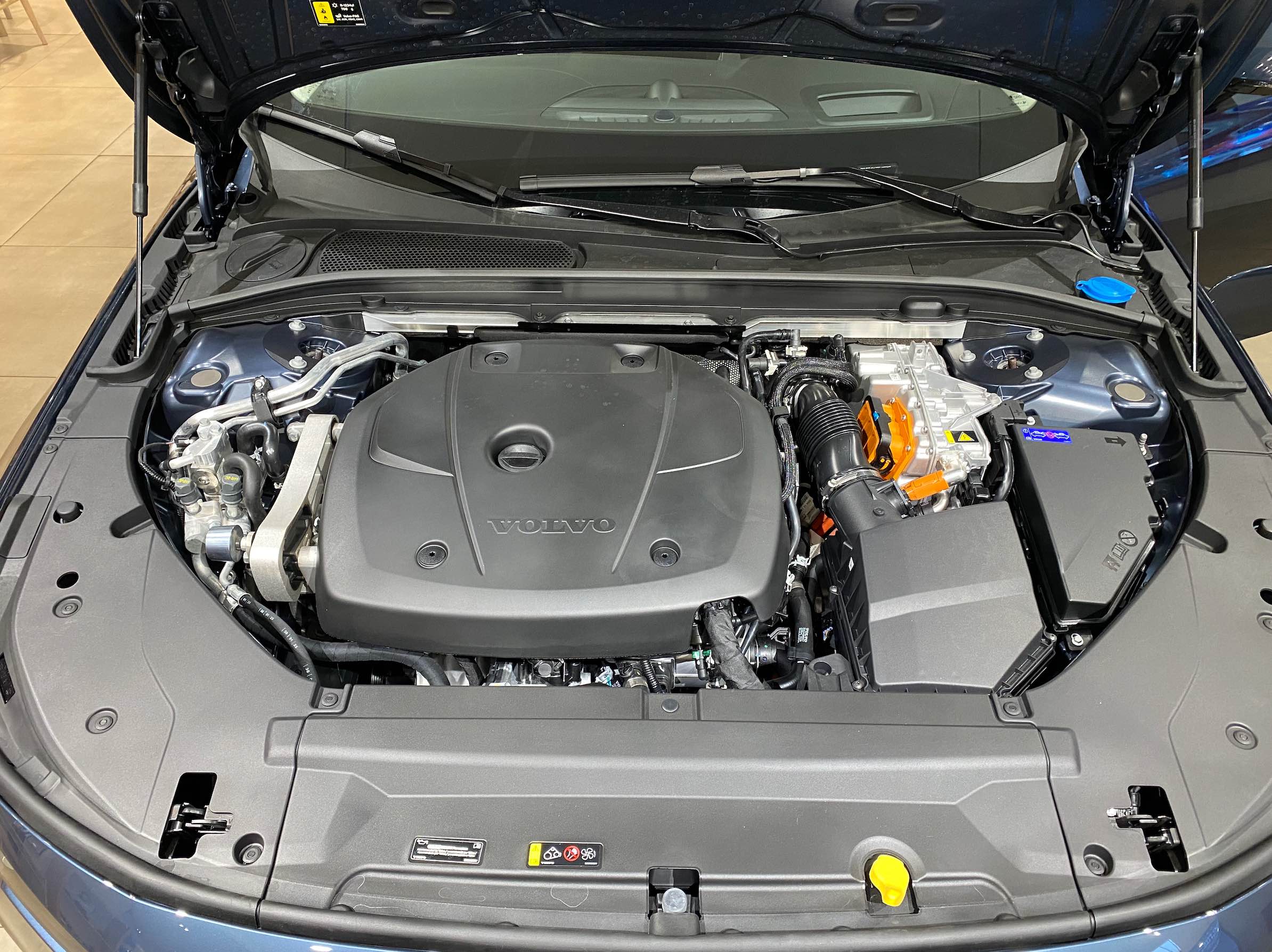 Động cơ Plug-in Hybrid 2026 – Mạnh mẽ, tiết kiệm, thân thiện môi trường