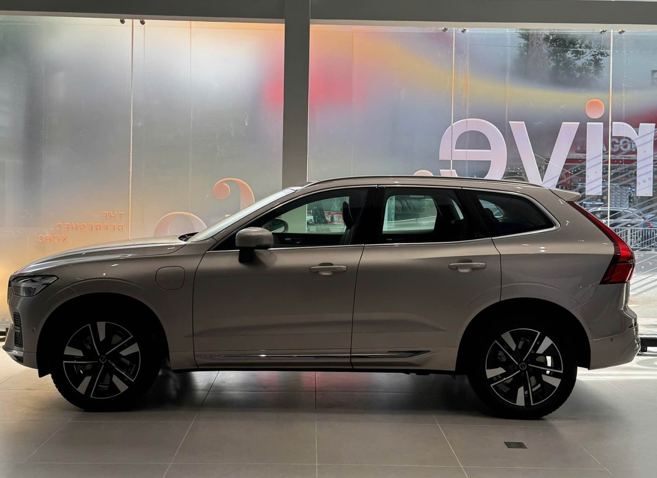 So sánh  Volvo XC60 2026 Ultra vs Volvo XC60 Plug-in Hybrid 2026 Ultra