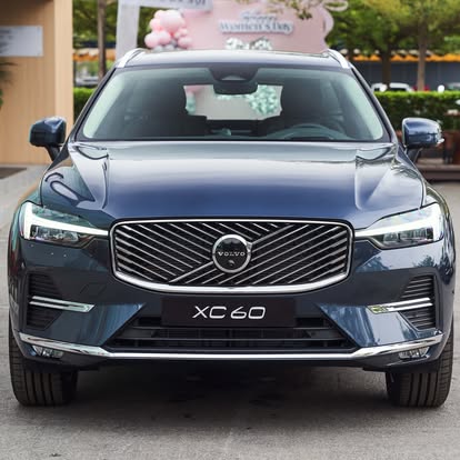 Giá Bán Lăn Bánh Volvo XC60 Ultra 2026