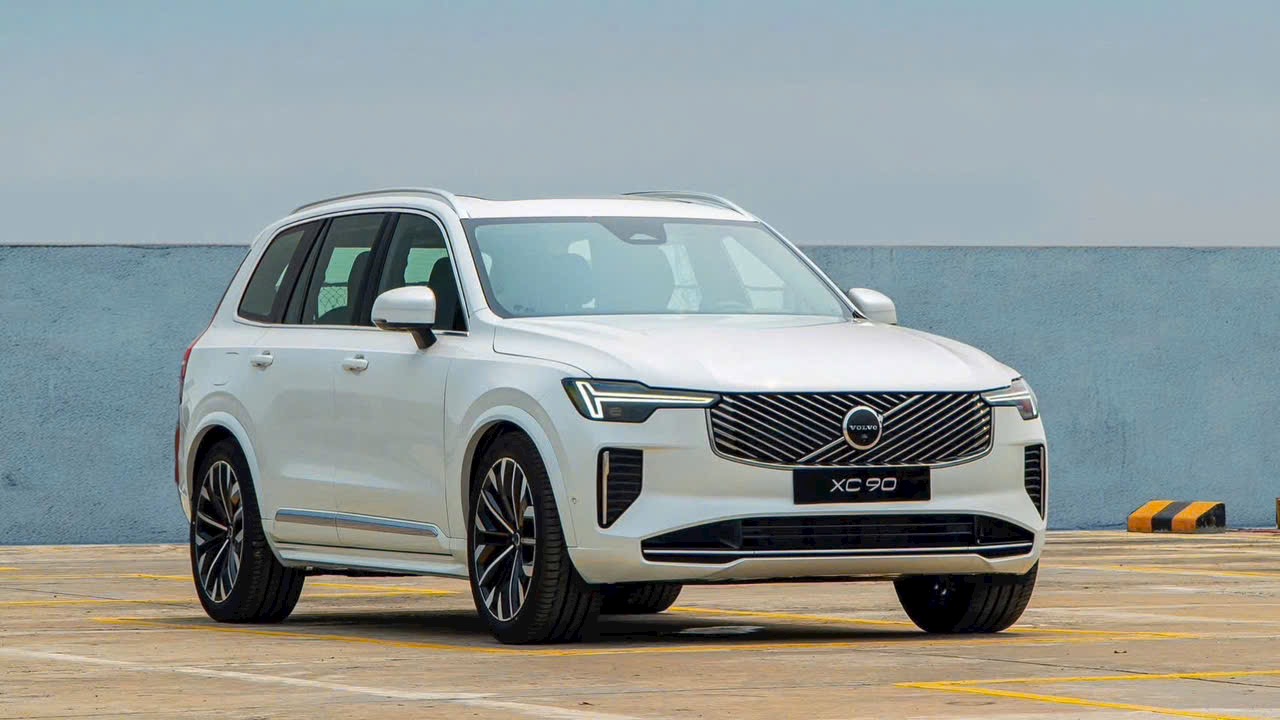 Volvo XC90 T8 2026 Sẵn Giao Ngay: Giá Xe, Thông Số & Ưu Đãi Tại TP.HCM