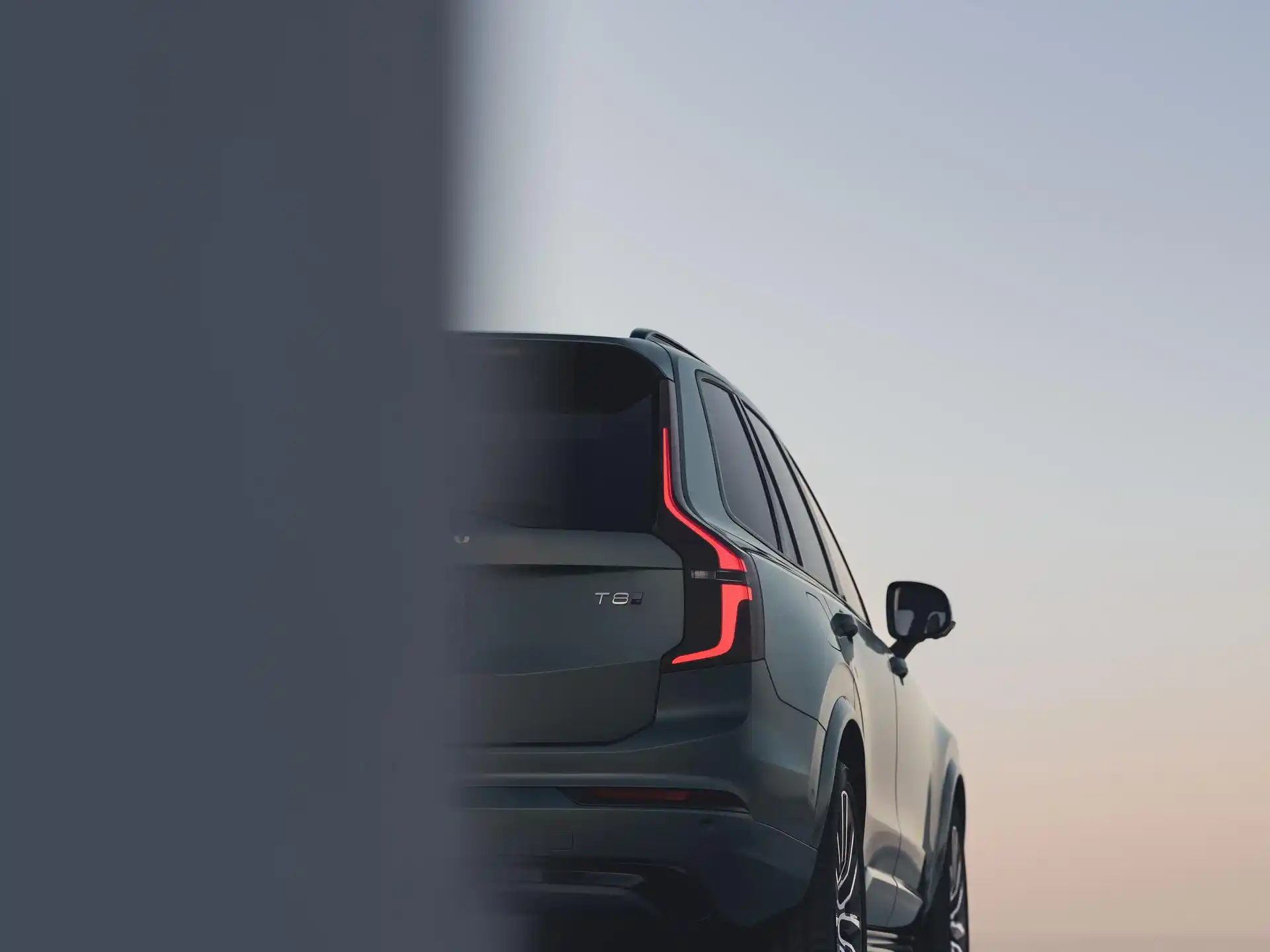 Đuôi xe xc90 t8 2026