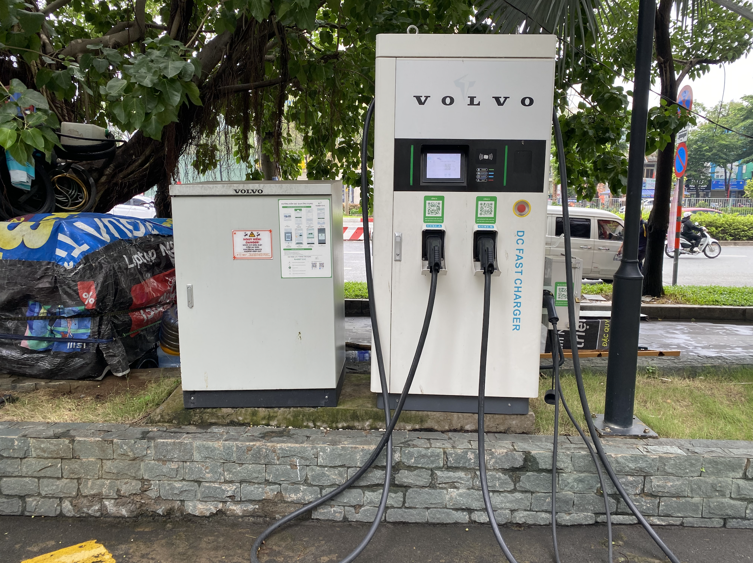 Xe Volvo sạc pin như thế nào?
