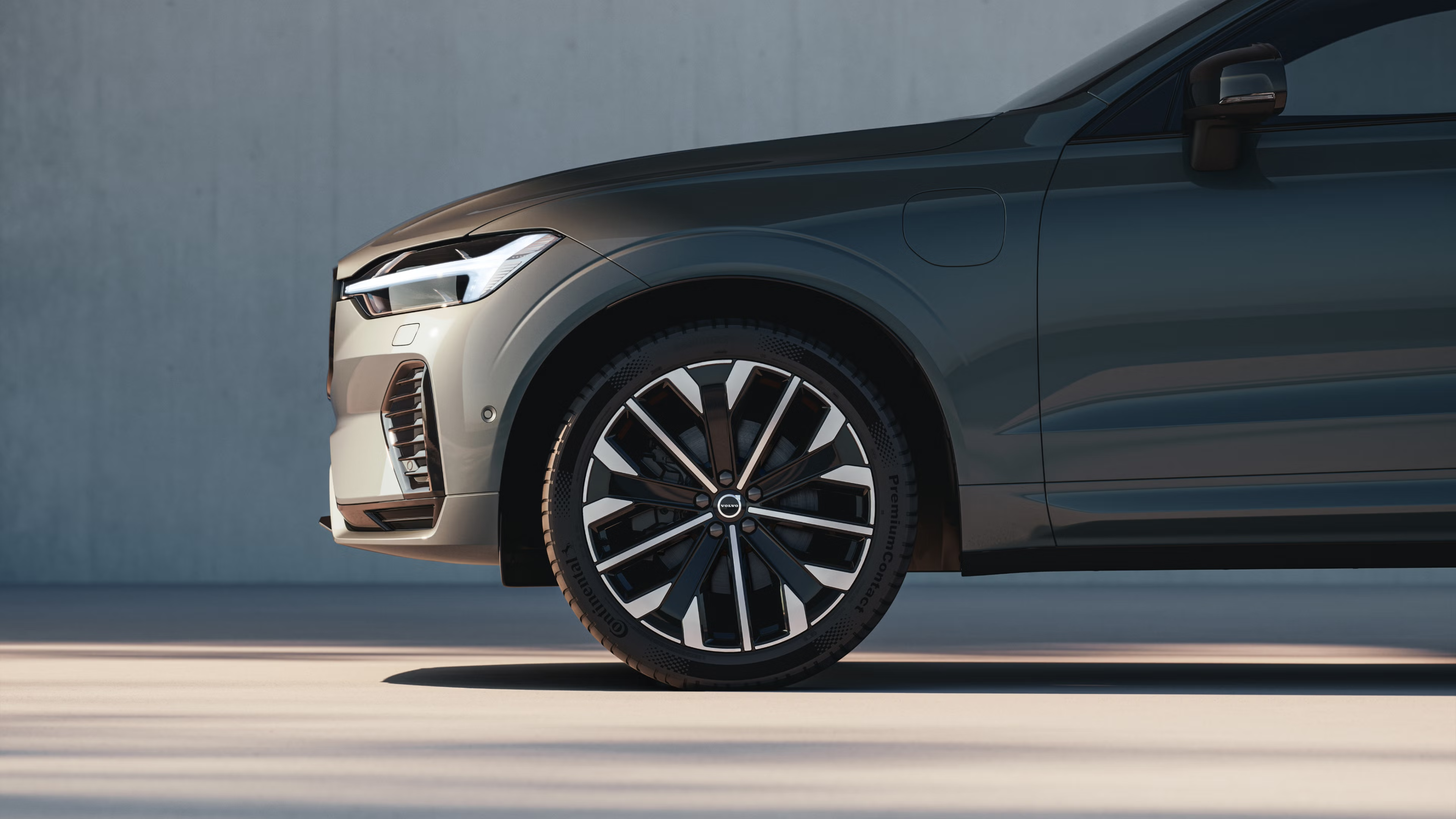 Ngoại thất Volvo XC60 Recharge – Sang trọng và hiện đại